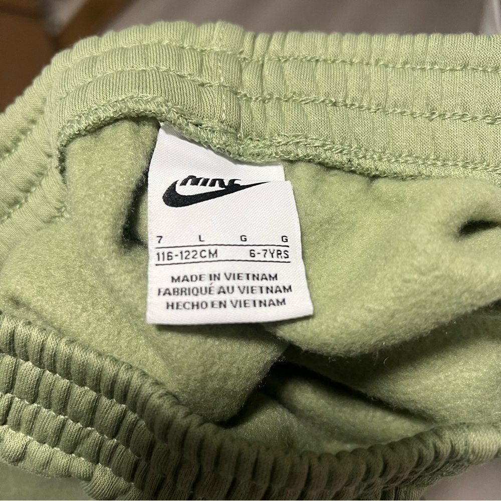 Nike Boys Large (6-7) Sportswear Club Fleece Full-Zip Hoodie & Jogger Pant Set - Picture 10 of 14